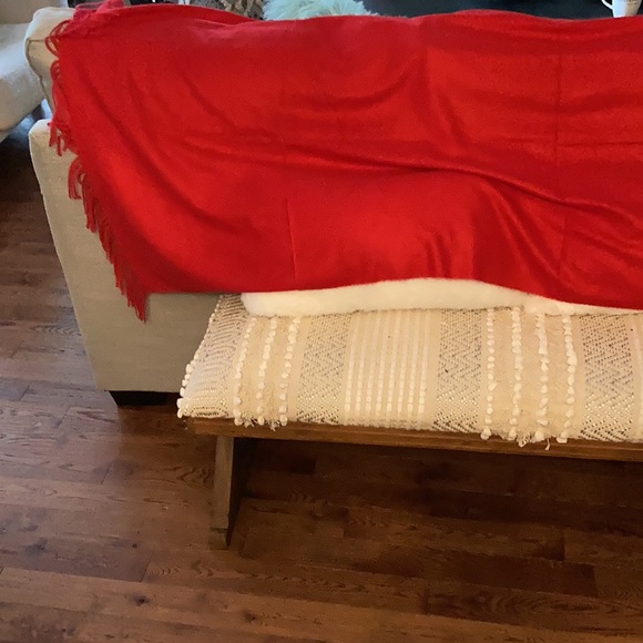 Red extra large shawl Pretty Persuasions - Picture 7 of 8